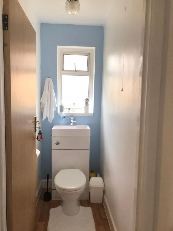 Bed and Breakfast Ponders End Newport  Exterior foto